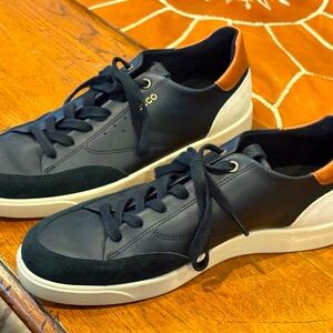 Ecco women’s Sneakers. Size 39